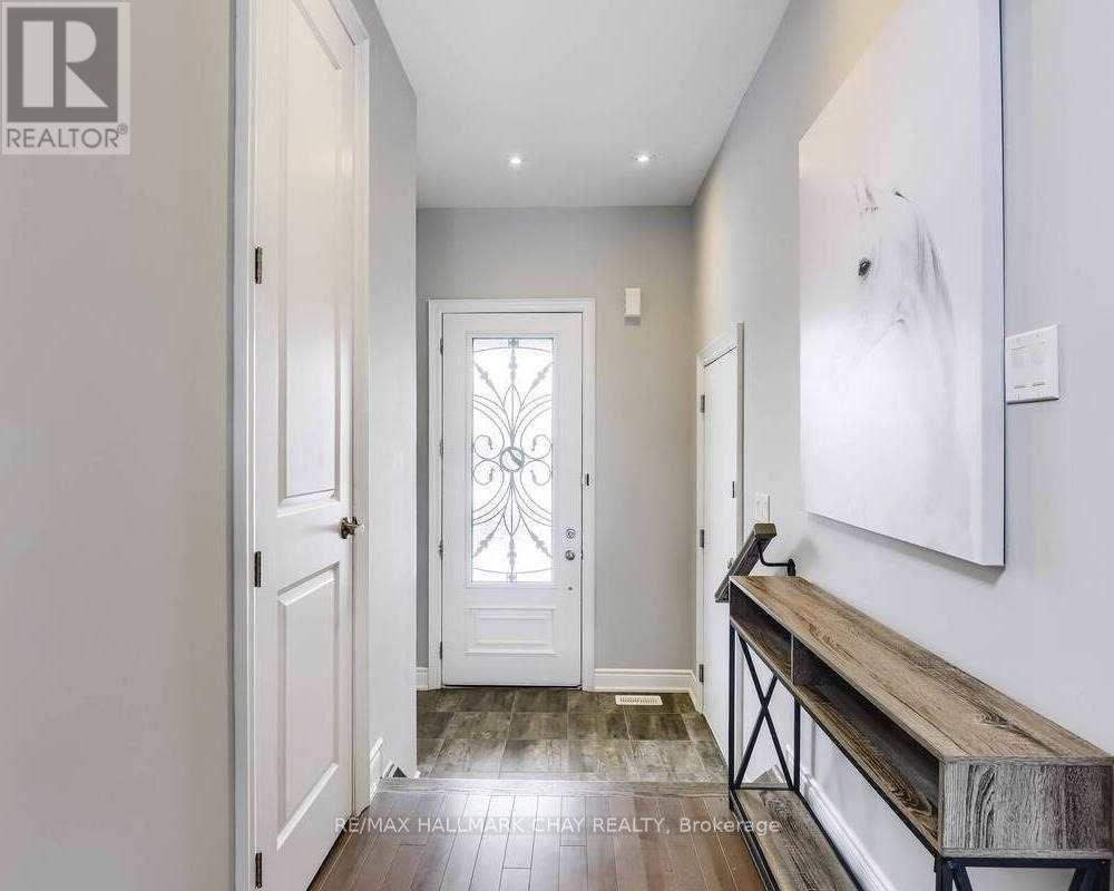 162 Walker Boulevard, New Tecumseth, Ontario  L9R 0R3 - Photo 3 - N12607920