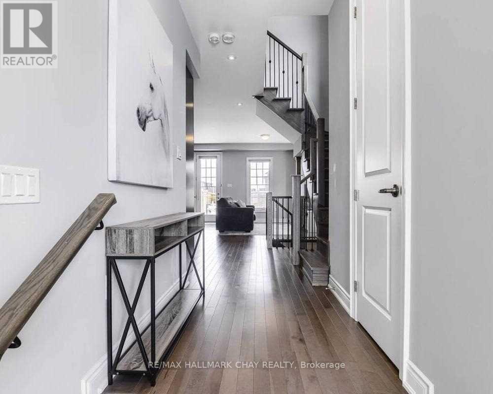 162 Walker Boulevard, New Tecumseth, Ontario  L9R 0R3 - Photo 4 - N12607920