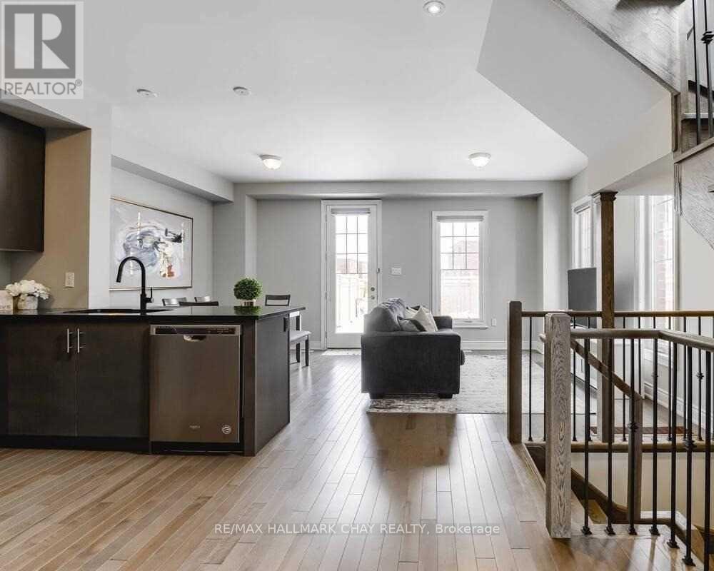 162 Walker Boulevard, New Tecumseth, Ontario  L9R 0R3 - Photo 5 - N12607920