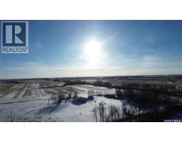 15 MIN NW FROM YORKTON ACREAGE