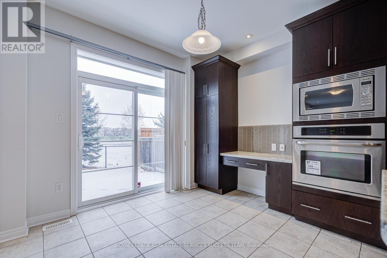 81 Kaitting Trail, Oakville, Ontario L6M 0T6 - Photo 10 - W12603312