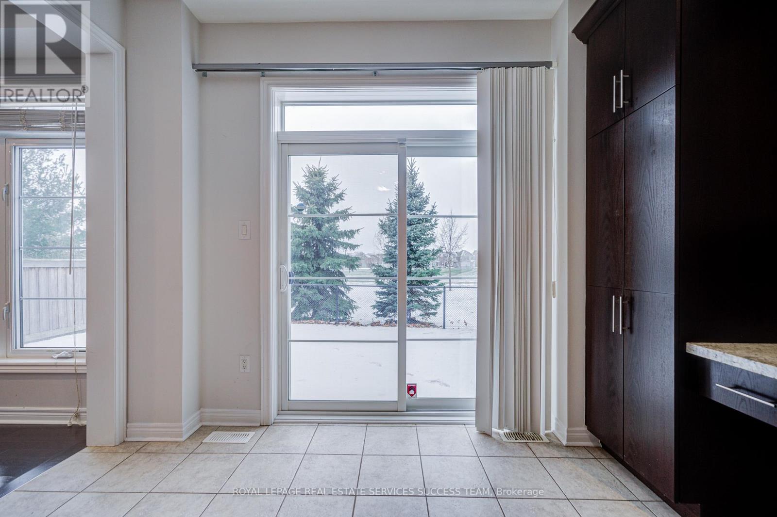 81 Kaitting Trail, Oakville, Ontario L6M 0T6 - Photo 11 - W12603312