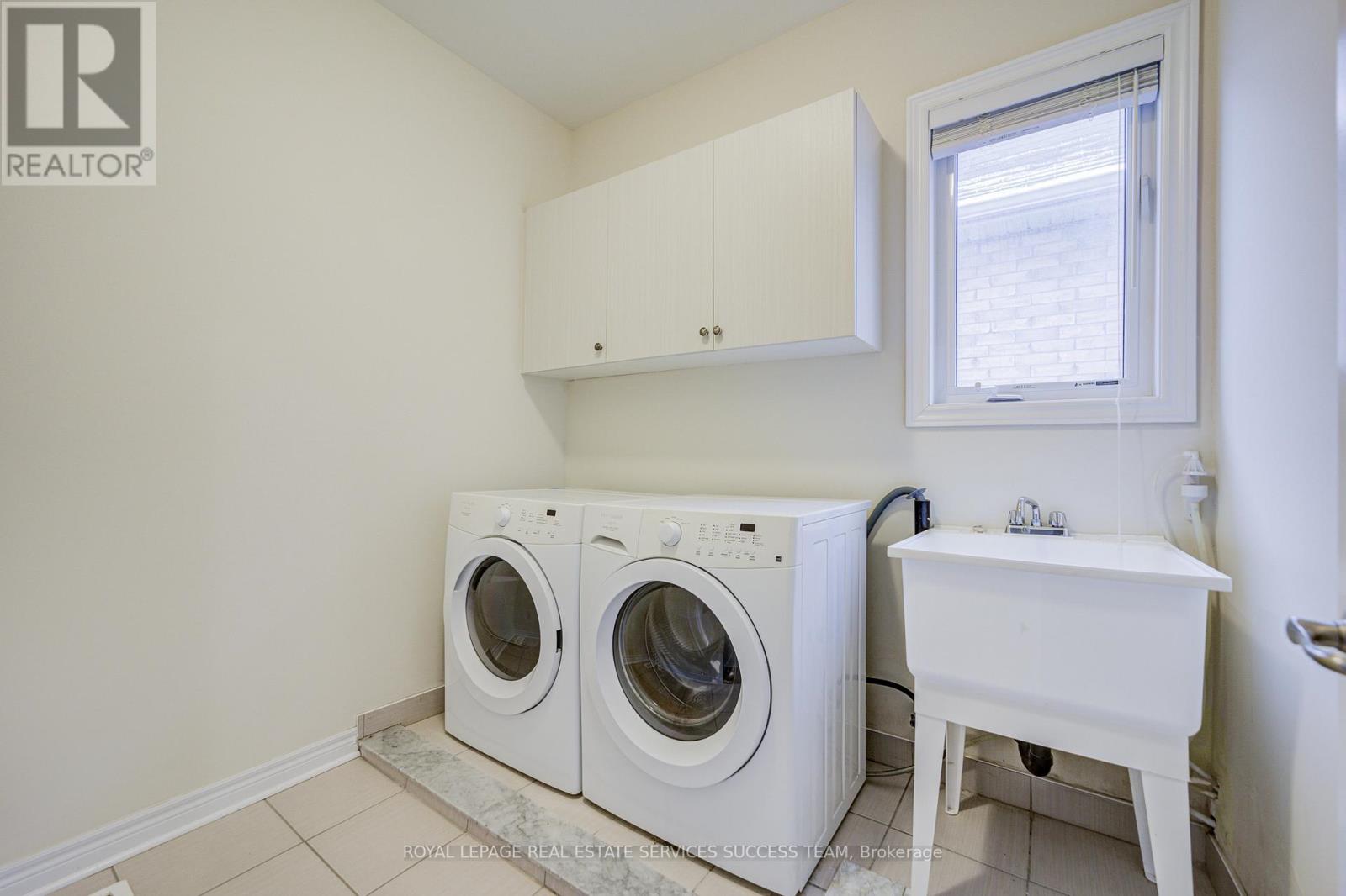 81 Kaitting Trail, Oakville, Ontario L6M 0T6 - Photo 22 - W12603312