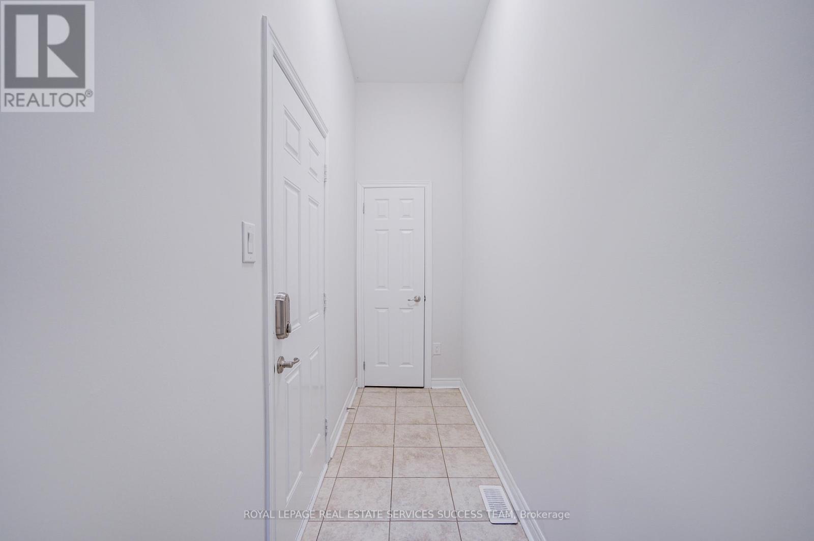 81 Kaitting Trail, Oakville, Ontario L6M 0T6 - Photo 9 - W12603312