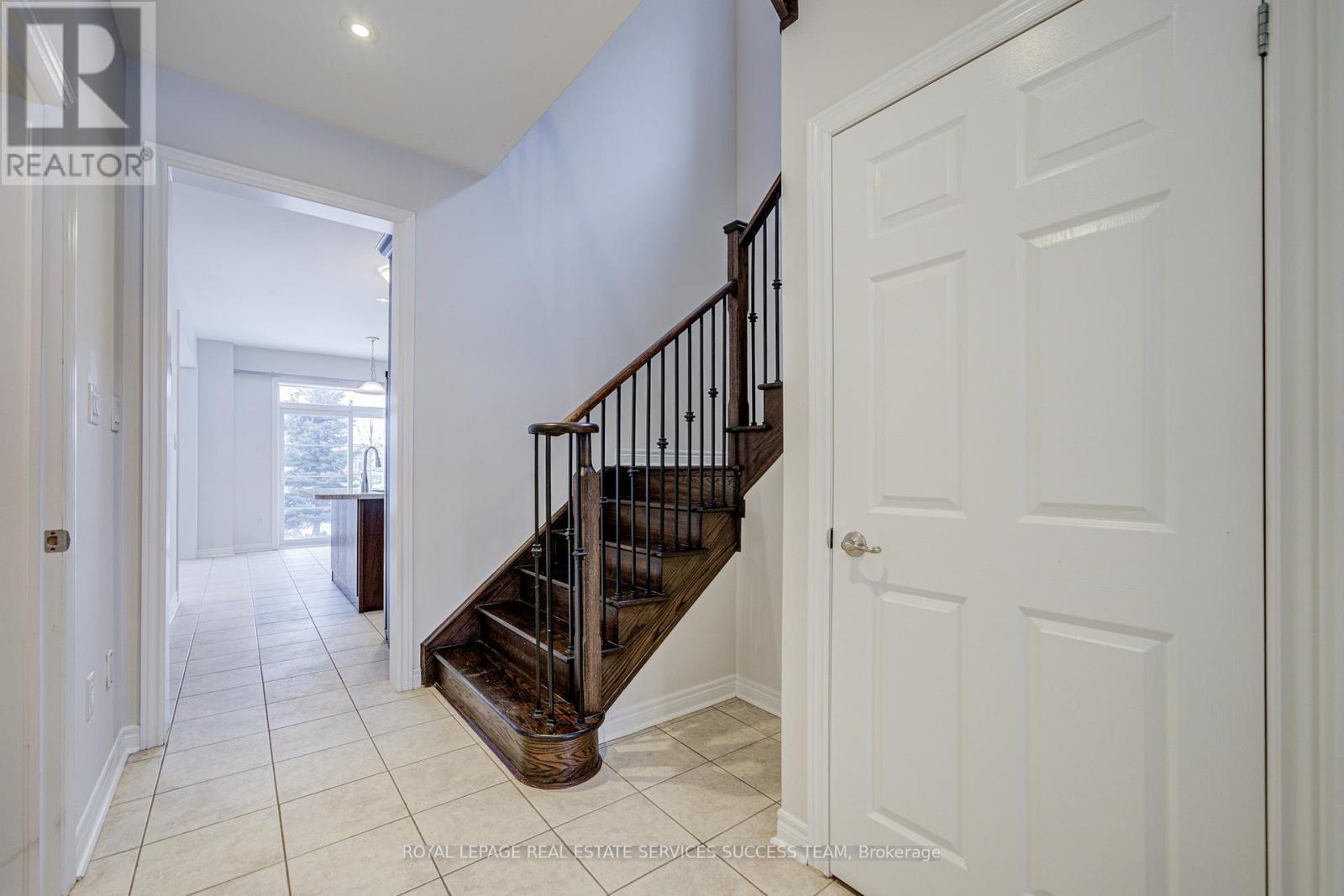 81 Kaitting Trail, Oakville, Ontario L6M 0T6 - Photo 7 - W12603312