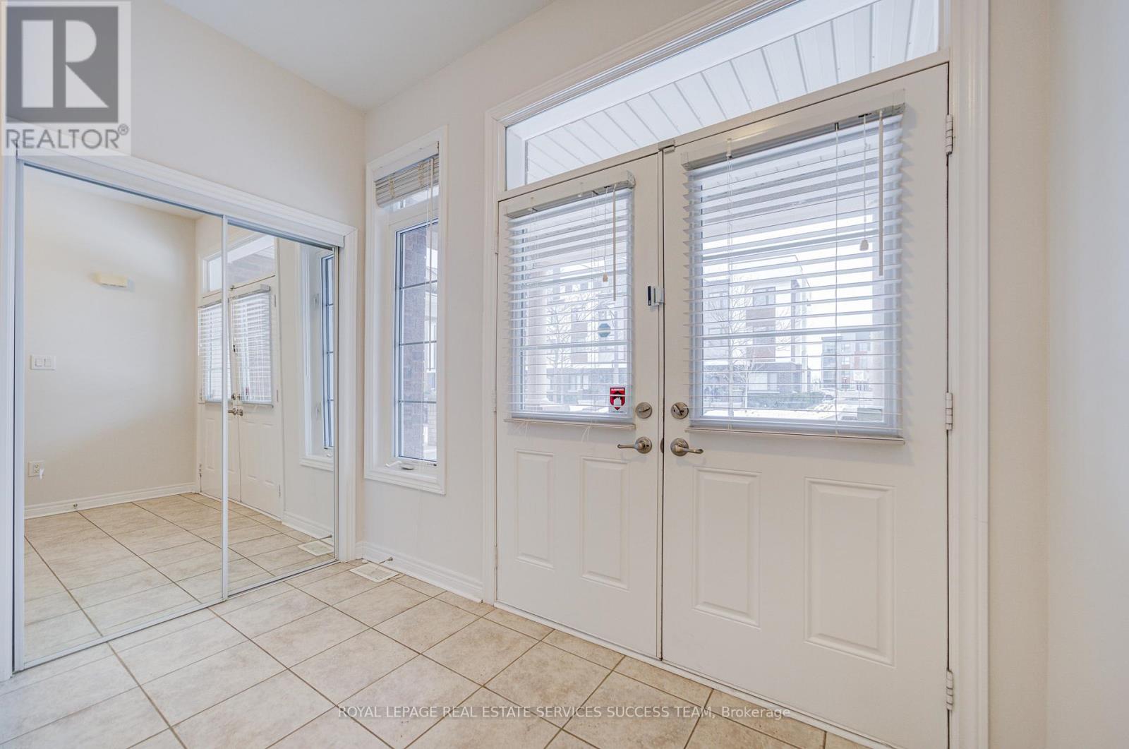 81 Kaitting Trail, Oakville, Ontario L6M 0T6 - Photo 2 - W12603312