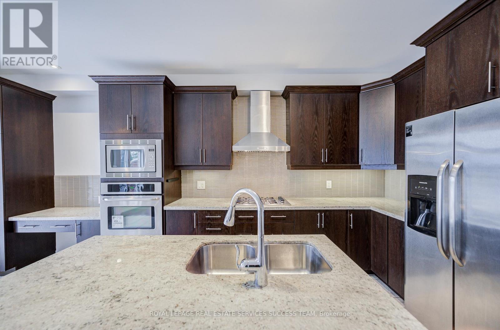 81 Kaitting Trail, Oakville, Ontario L6M 0T6 - Photo 5 - W12603312