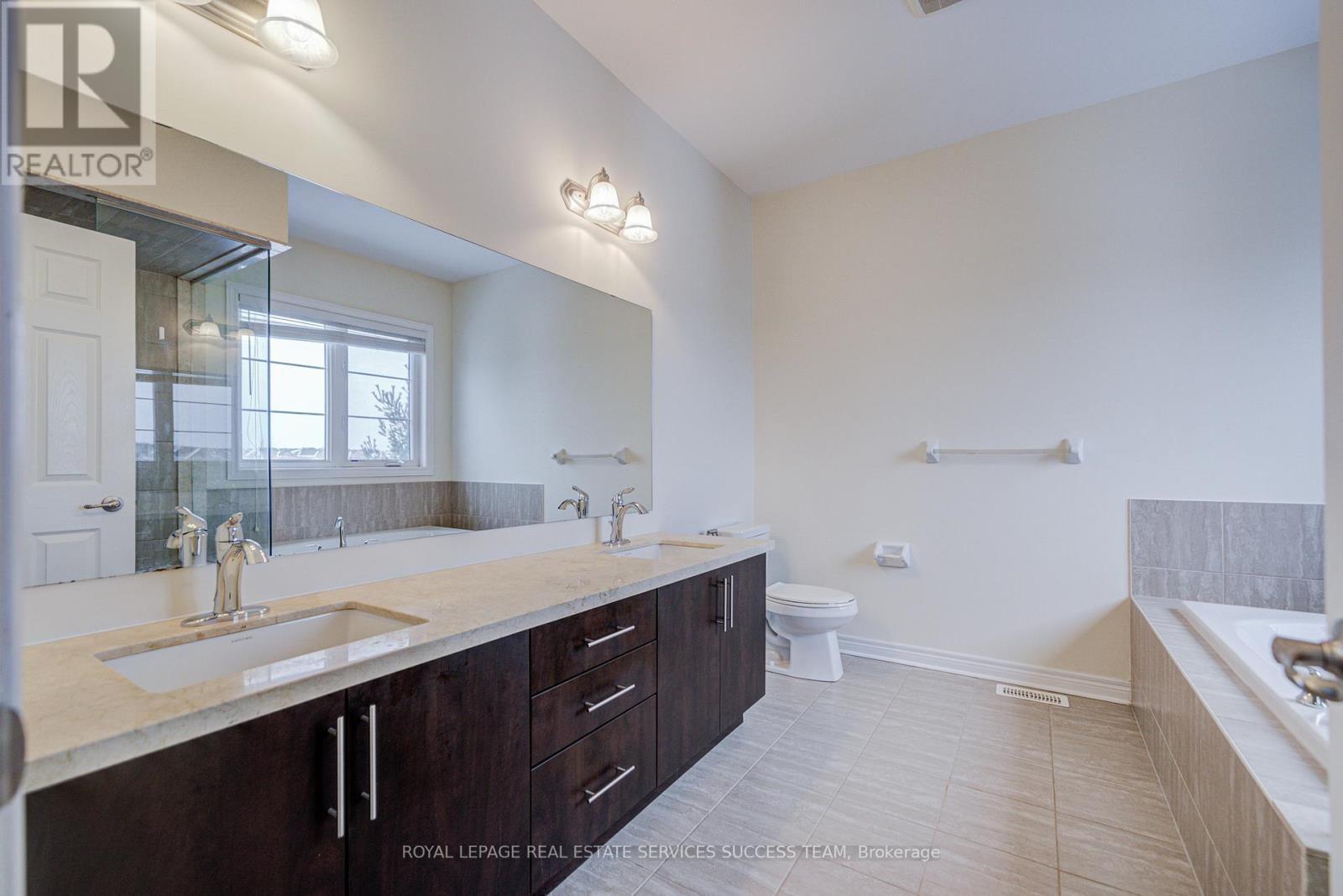 81 Kaitting Trail, Oakville, Ontario L6M 0T6 - Photo 21 - W12603312