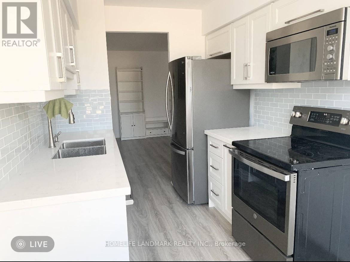 2413 - 633 Bay Street, Toronto, Ontario  M5G 2G4 - Photo 10 - C12601516