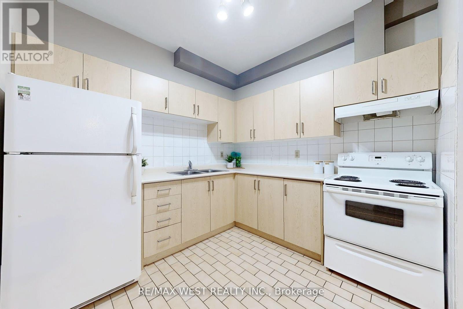 A - 536 College Street, Toronto, Ontario  M6G 1A6 - Photo 2 - C12607930