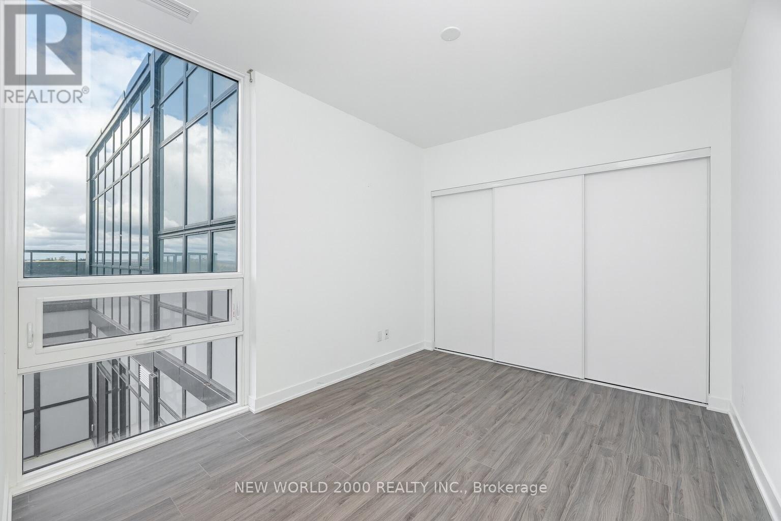 Ph720 - 681 Yonge Street, Barrie, Ontario  L9J 0K1 - Photo 10 - S12607926