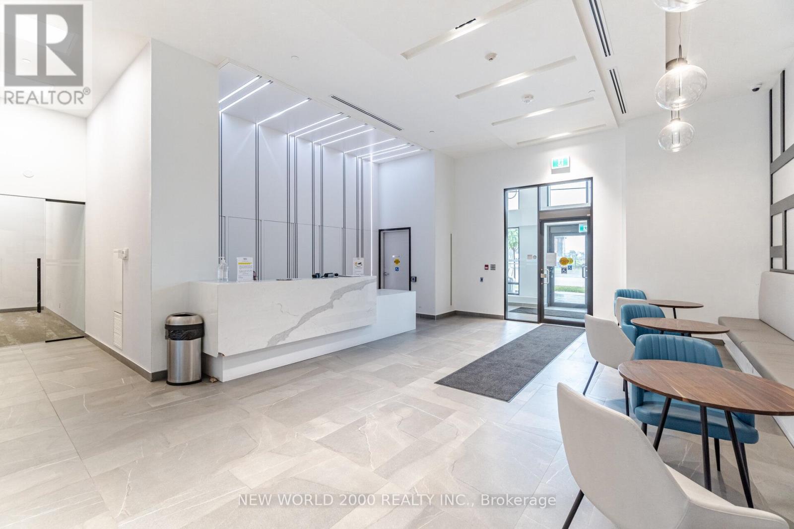 Ph720 - 681 Yonge Street, Barrie, Ontario  L9J 0K1 - Photo 3 - S12607926