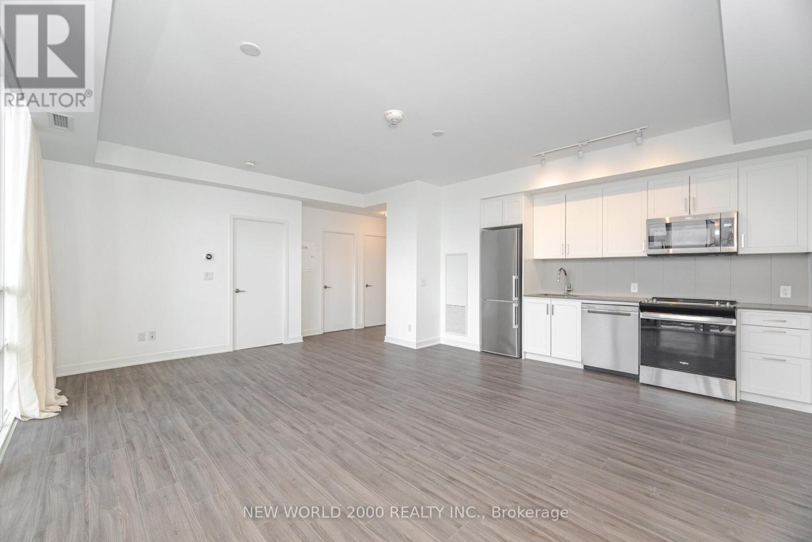 Ph720 - 681 Yonge Street, Barrie, Ontario  L9J 0K1 - Photo 4 - S12607926