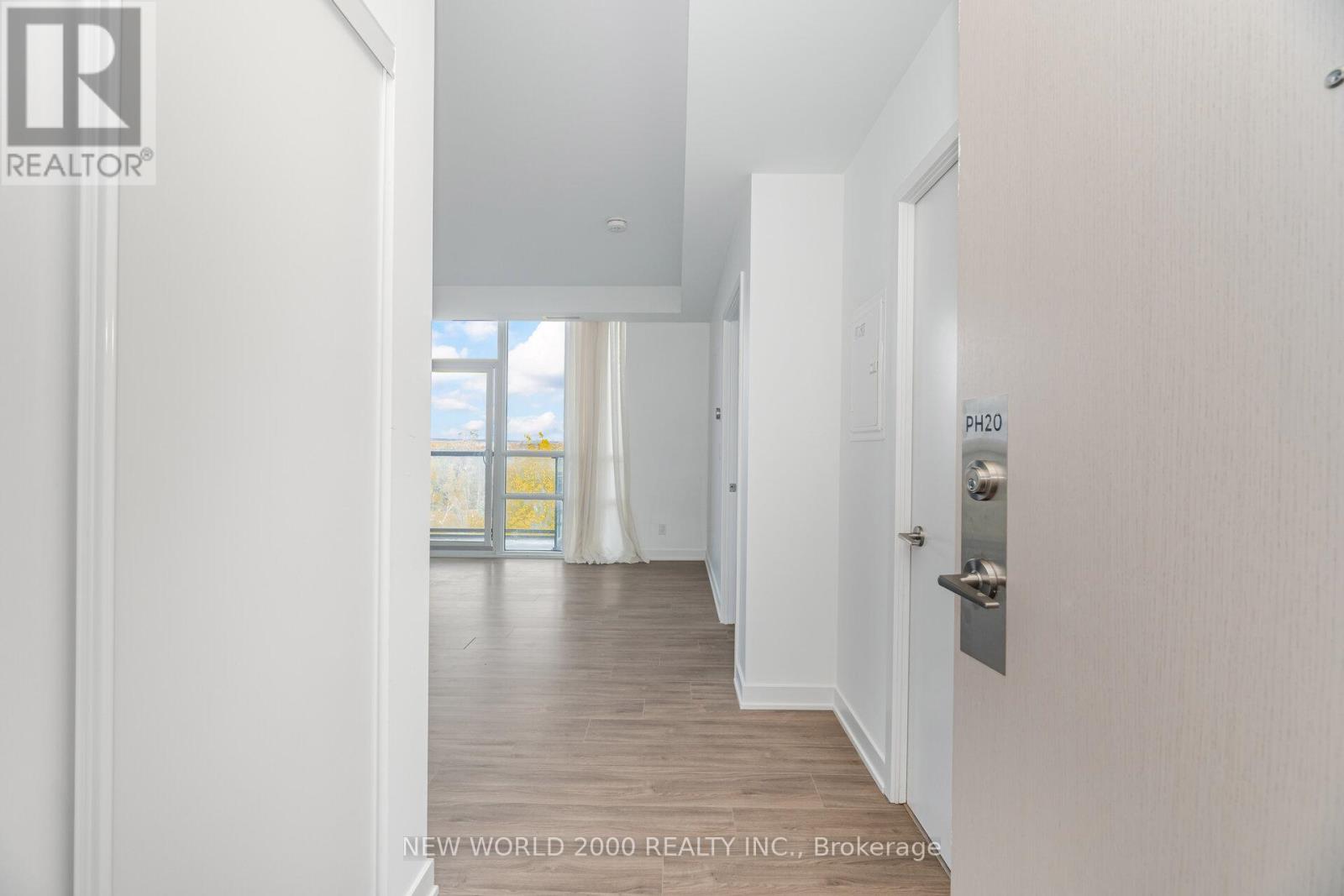 Ph720 - 681 Yonge Street, Barrie, Ontario  L9J 0K1 - Photo 5 - S12607926