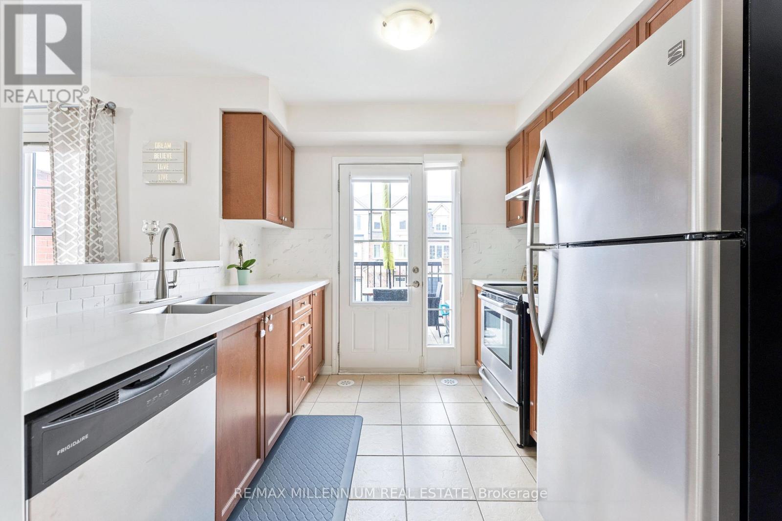 53 Colonel Frank Ching Crescent N, Brampton, Ontario  L6Y 5W5 - Photo 6 - W12560198