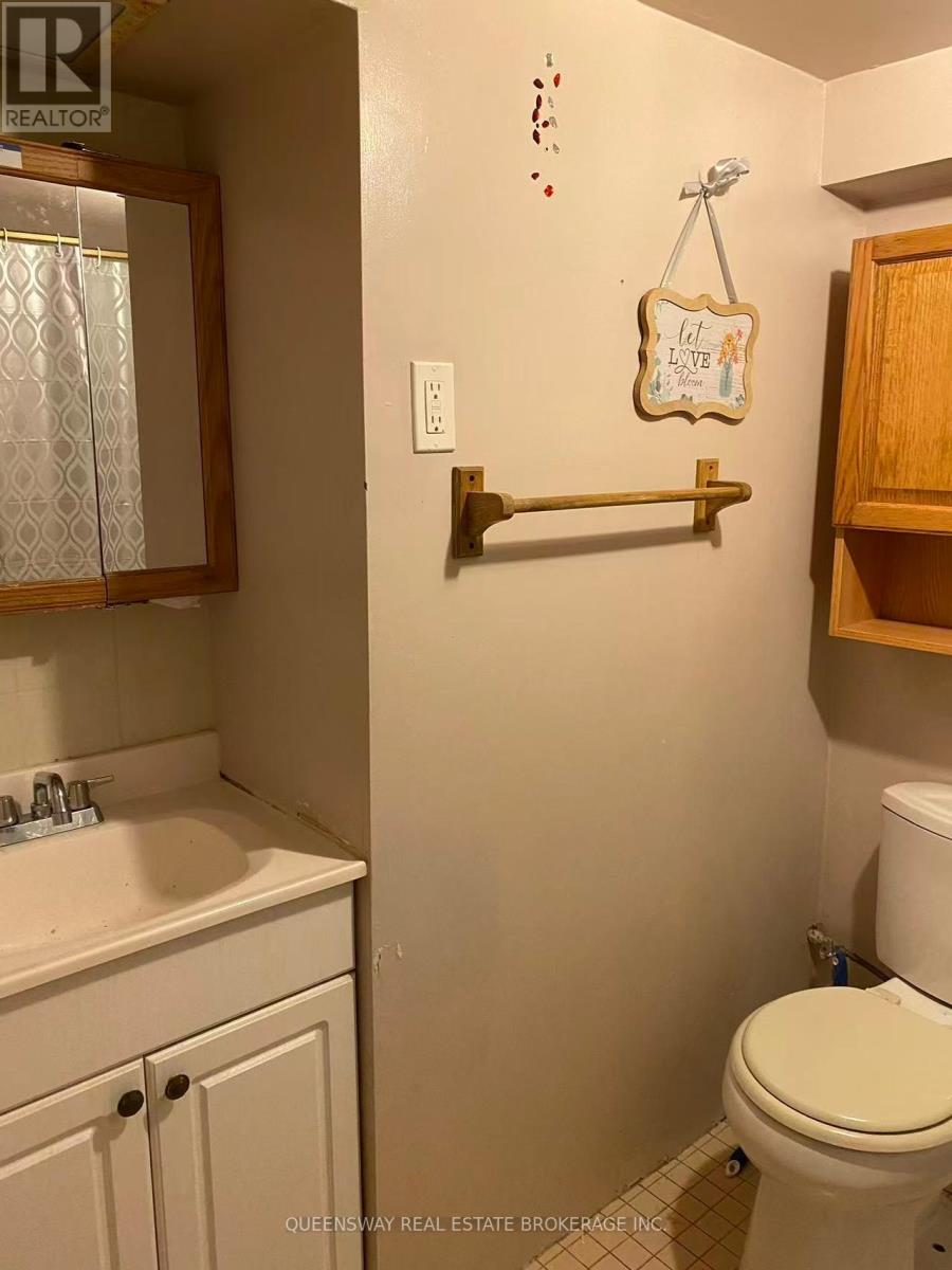 Bsmt - 836 Sammon Avenue, Toronto, Ontario M4C 2E8 - Photo 11 - E12607934