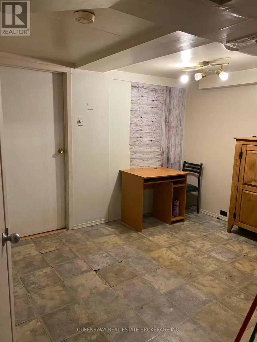 Bsmt - 836 Sammon Avenue, Toronto, Ontario M4C 2E8 - Photo 2 - E12607934