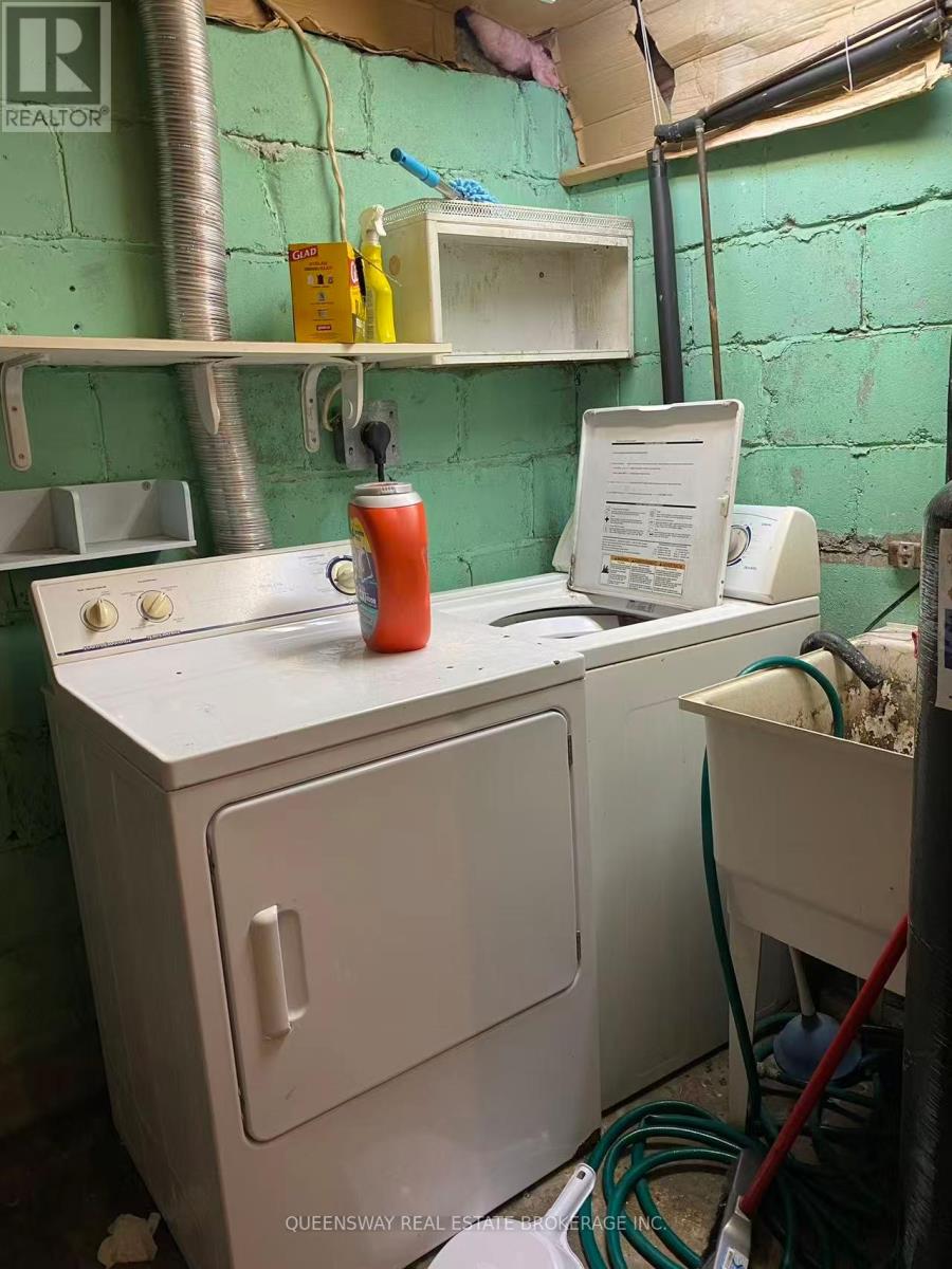 Bsmt - 836 Sammon Avenue, Toronto, Ontario M4C 2E8 - Photo 6 - E12607934