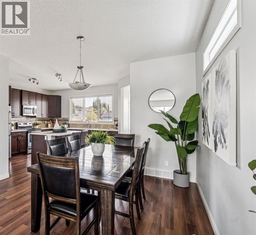 91 River Heights Green, Cochrane, Alberta  T4C 0Y4 - Photo 9 - A2270288