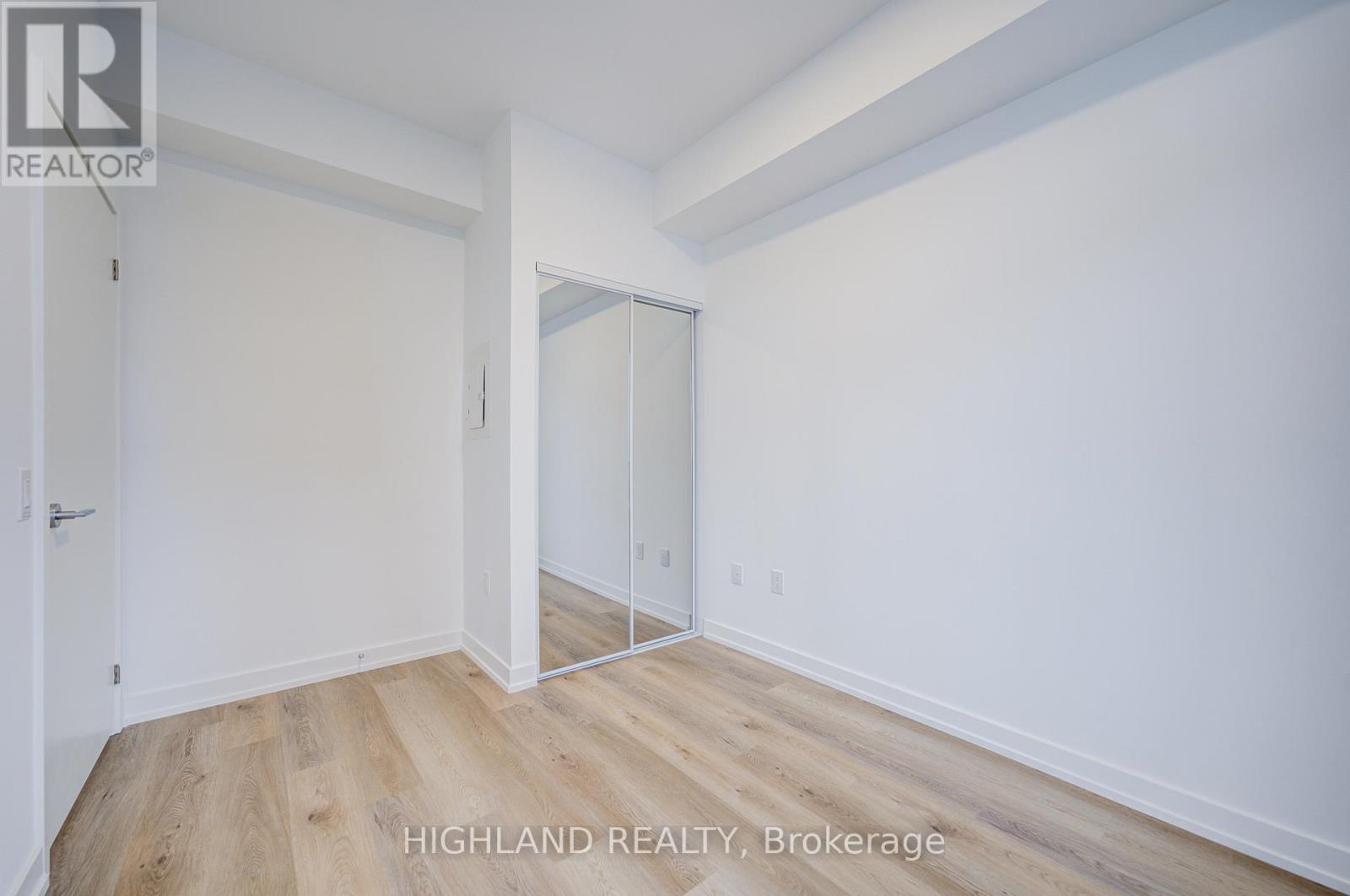 2111 - 395 Square One Drive, Mississauga, Ontario  L5B 0P6 - Photo 15 - W12570534