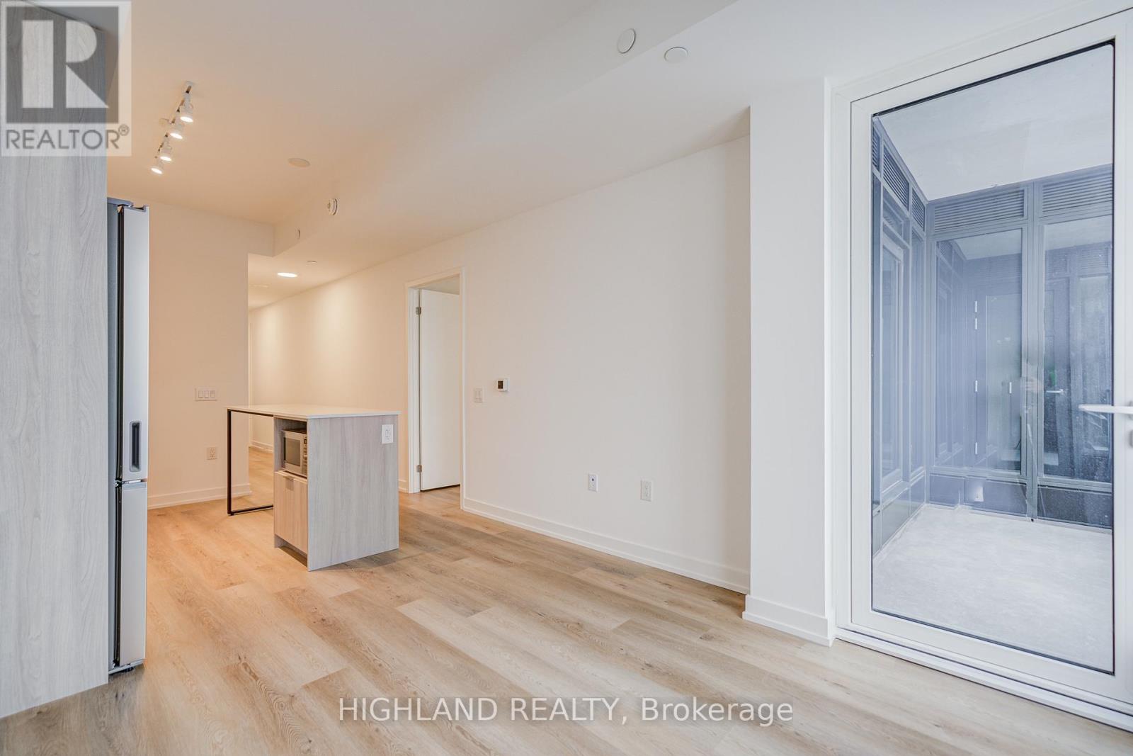 2111 - 395 Square One Drive, Mississauga, Ontario  L5B 0P6 - Photo 12 - W12570534