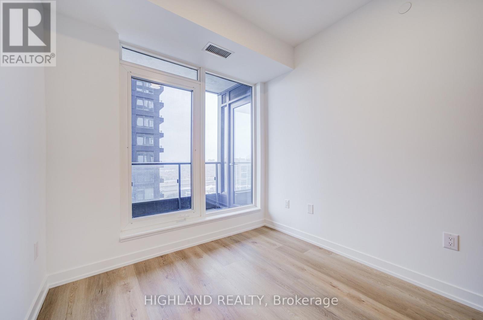 2111 - 395 Square One Drive, Mississauga, Ontario  L5B 0P6 - Photo 16 - W12570534