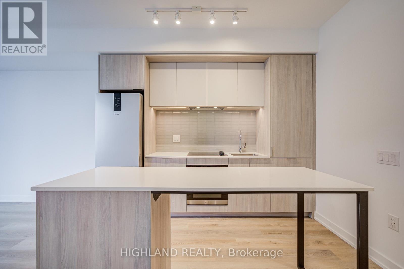 2111 - 395 Square One Drive, Mississauga, Ontario  L5B 0P6 - Photo 7 - W12570534