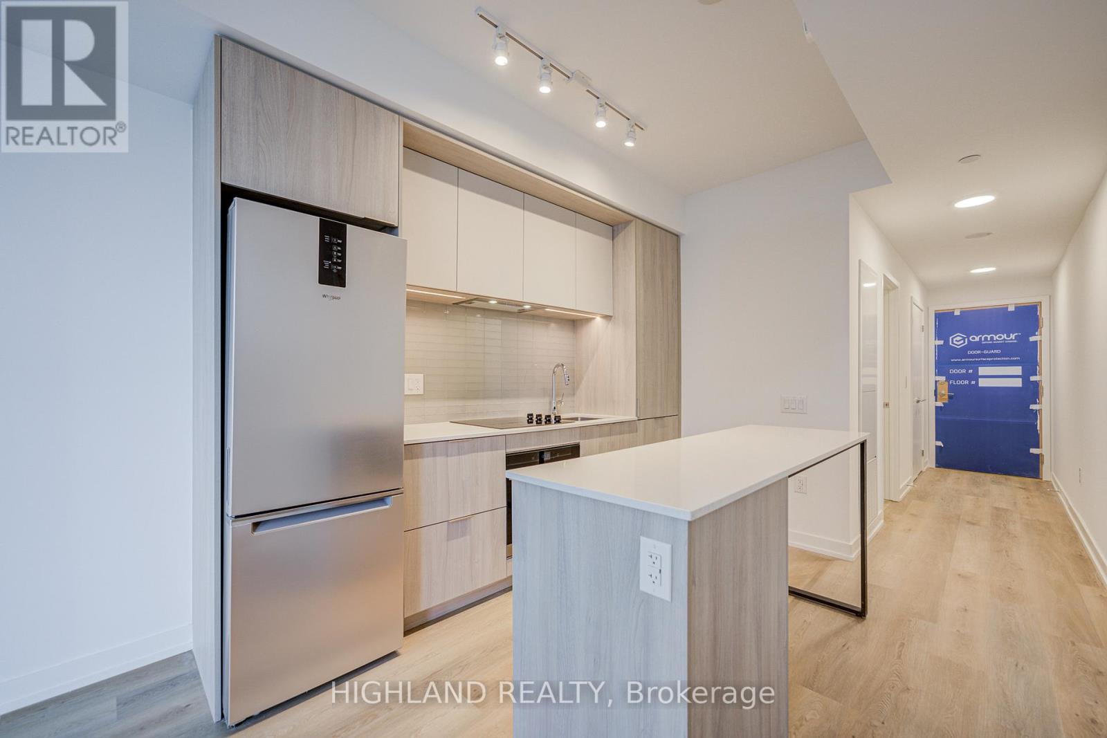 2111 - 395 Square One Drive, Mississauga, Ontario  L5B 0P6 - Photo 8 - W12570534