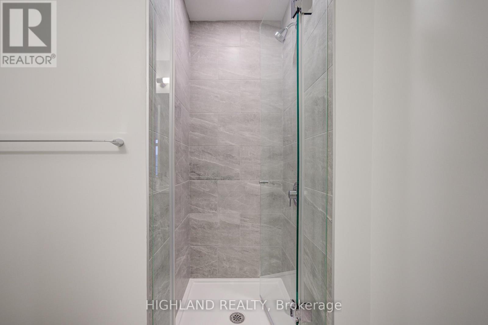 2111 - 395 Square One Drive, Mississauga, Ontario  L5B 0P6 - Photo 6 - W12570534