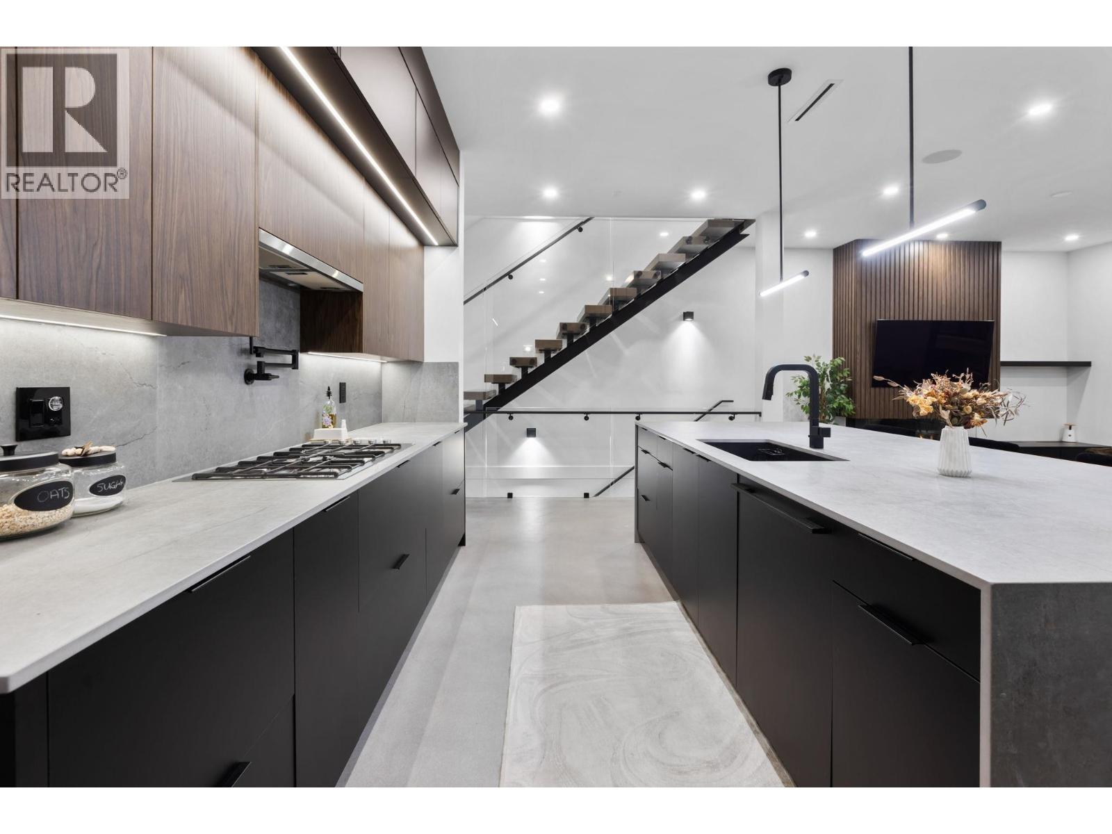 990 Seaforth Way, Port Moody, British Columbia  V3H 1P3 - Photo 4 - R3072617