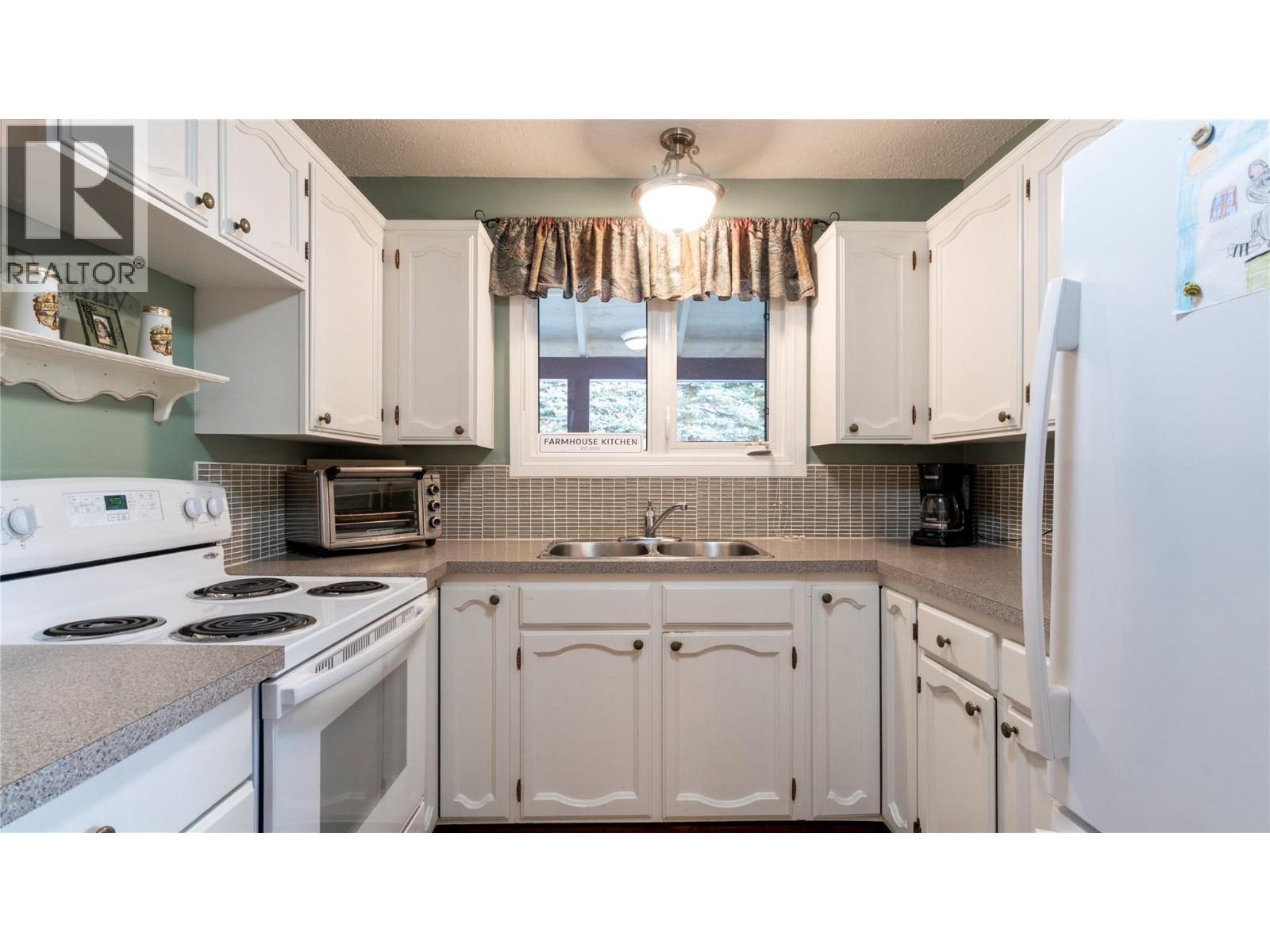 4690 44 Avenue Nw, Salmon Arm, British Columbia  V1E 3A7 - Photo 10 - 10370499