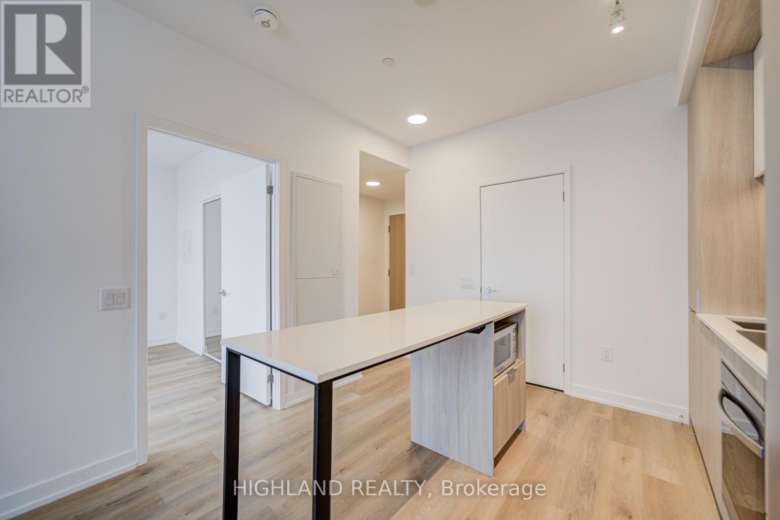 2609 - 395 Square One Drive, Mississauga, Ontario  L5B 0P6 - Photo 10 - W12588986