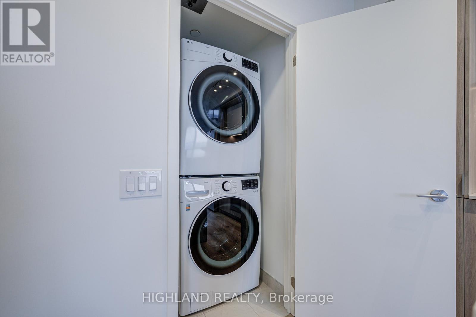 2609 - 395 Square One Drive, Mississauga, Ontario  L5B 0P6 - Photo 20 - W12588986