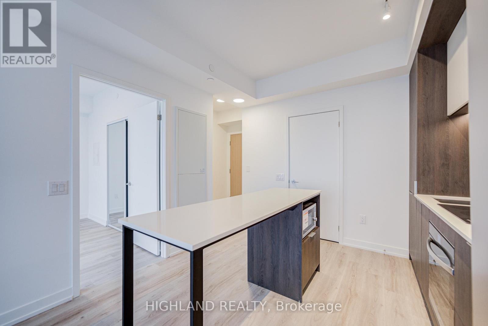 3109 - 395 Square One Drive, Mississauga, Ontario  L5B 0P6 - Photo 9 - W12606846