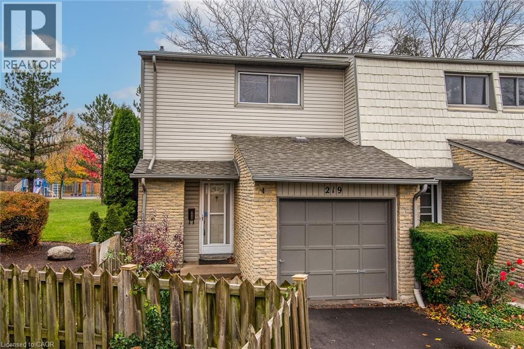 219 Deveron Crescent, London, Ontario N5Z 4J7 - Photo 2 - 40785592