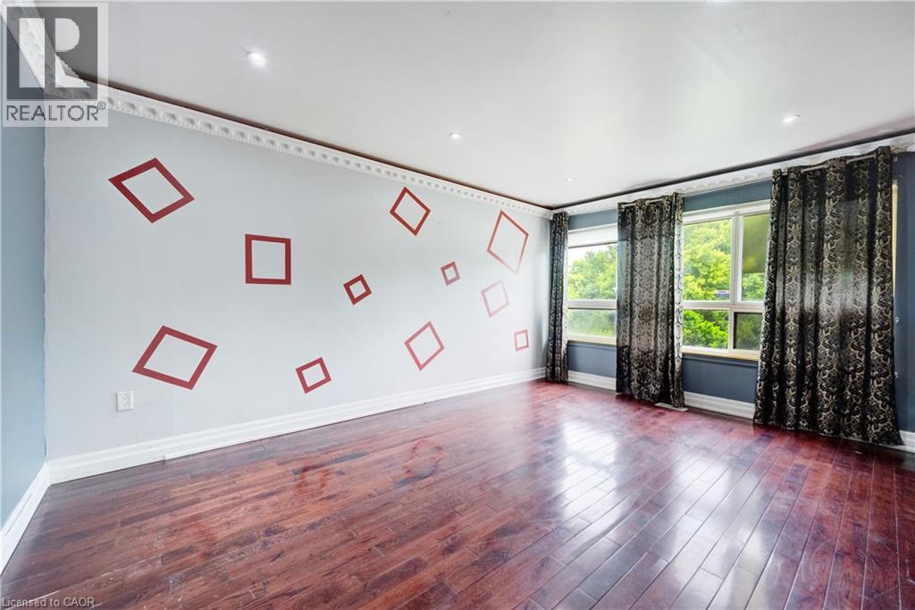 61 Clarence Street, Brampton, Ontario L6W 1S4 - Photo 5 - 40787820