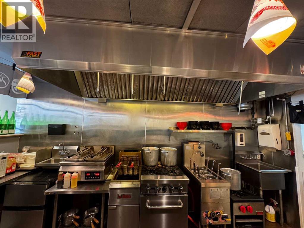 123 Any Street, Calgary, Alberta T2G 0E3 - Photo 3 - A2264760