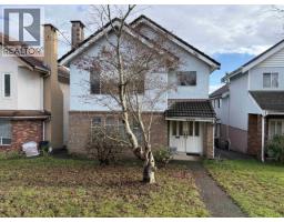 <div class="price">$1,560,000</div> 4680 Hoy Street, Vancouver<br><div style="margin-bottom:8px;"><small>Grand Central Realty</small></div><div class='bed_bath'>6 Bed | 3 Bath</div>