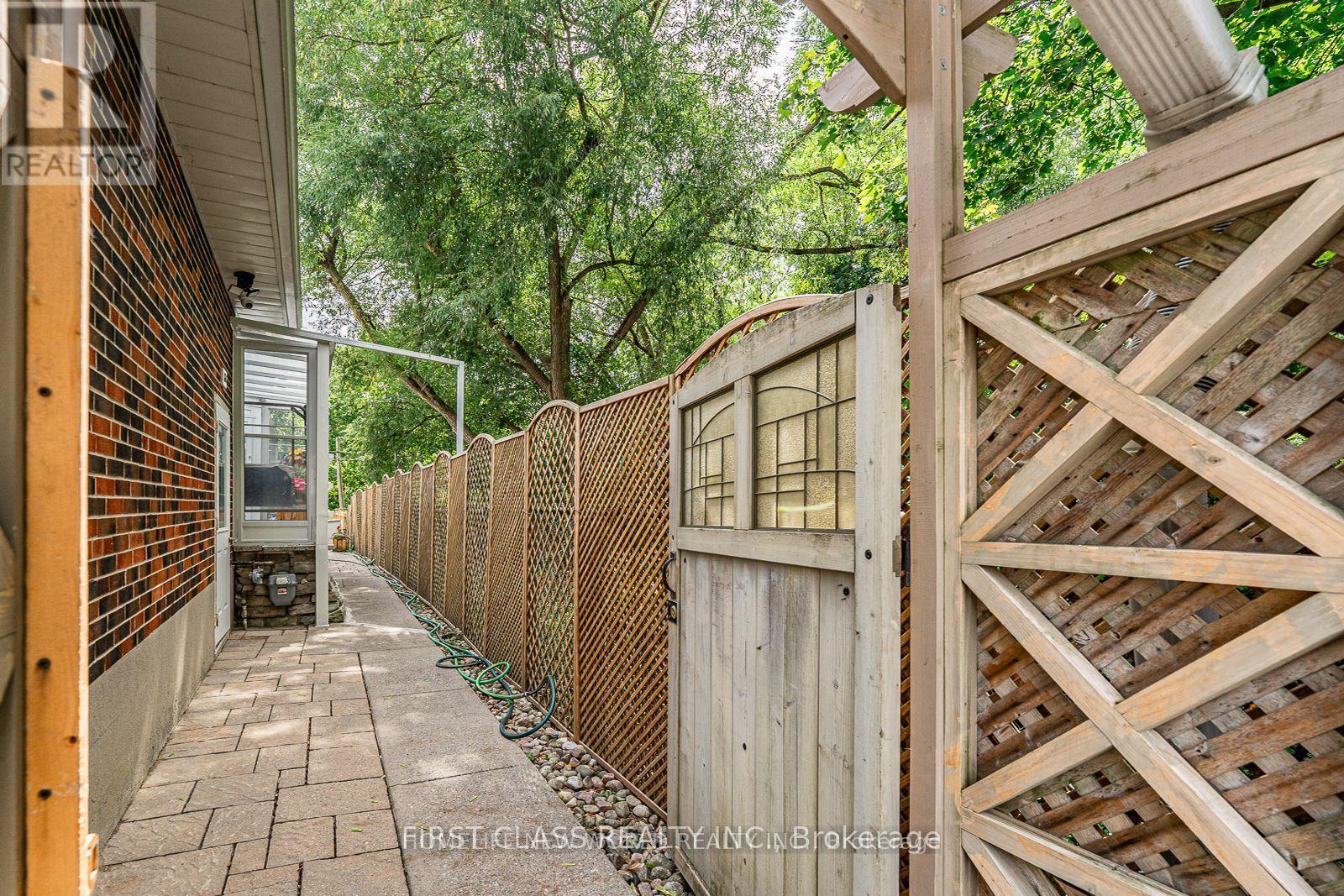 Upper - 81 Hillcrest Avenue, Toronto, Ontario M2N 3N6 - Photo 22 - C12607968