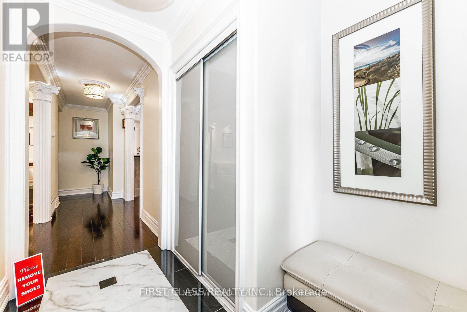 Upper - 81 Hillcrest Avenue, Toronto, Ontario M2N 3N6 - Photo 4 - C12607968