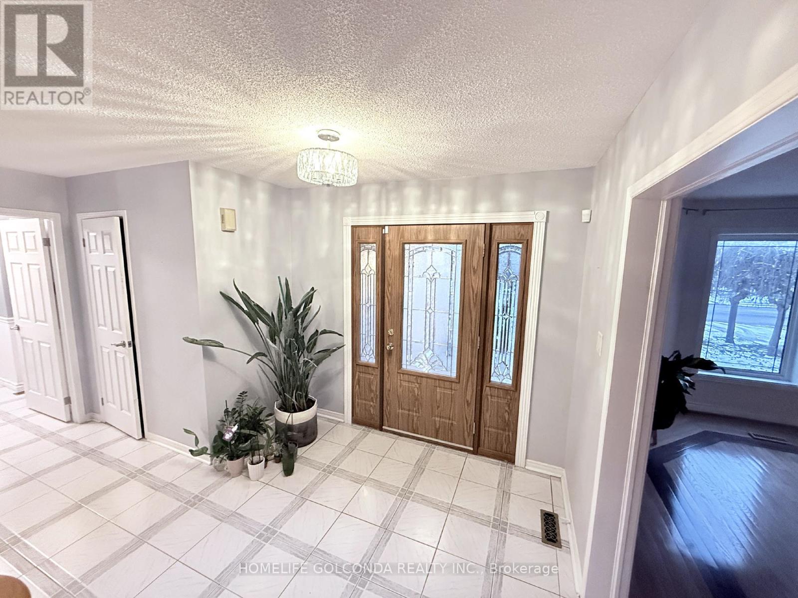 17 Goodwood Drive, Whitby, Ontario  L1N 8K5 - Photo 4 - E12607974