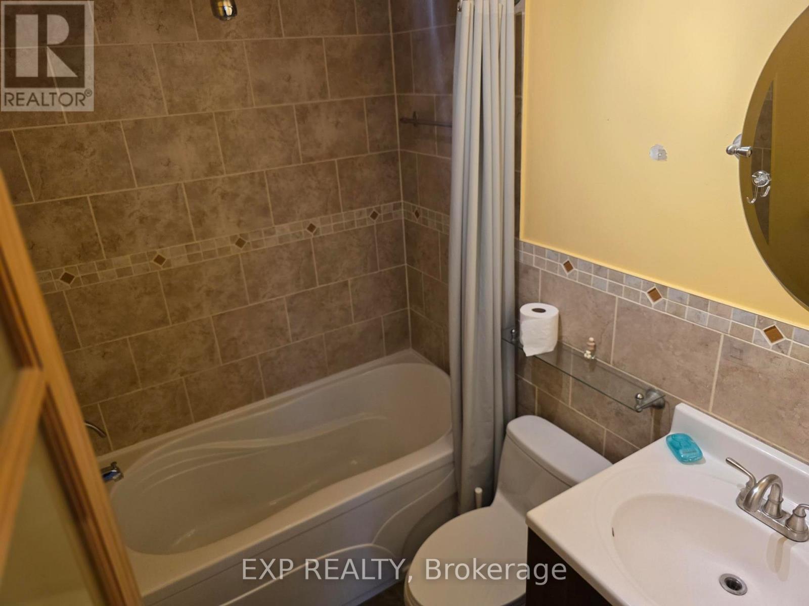 1296 Valerie Crescent W, Oakville, Ontario  L6J 7E5 - Photo 15 - W12607964