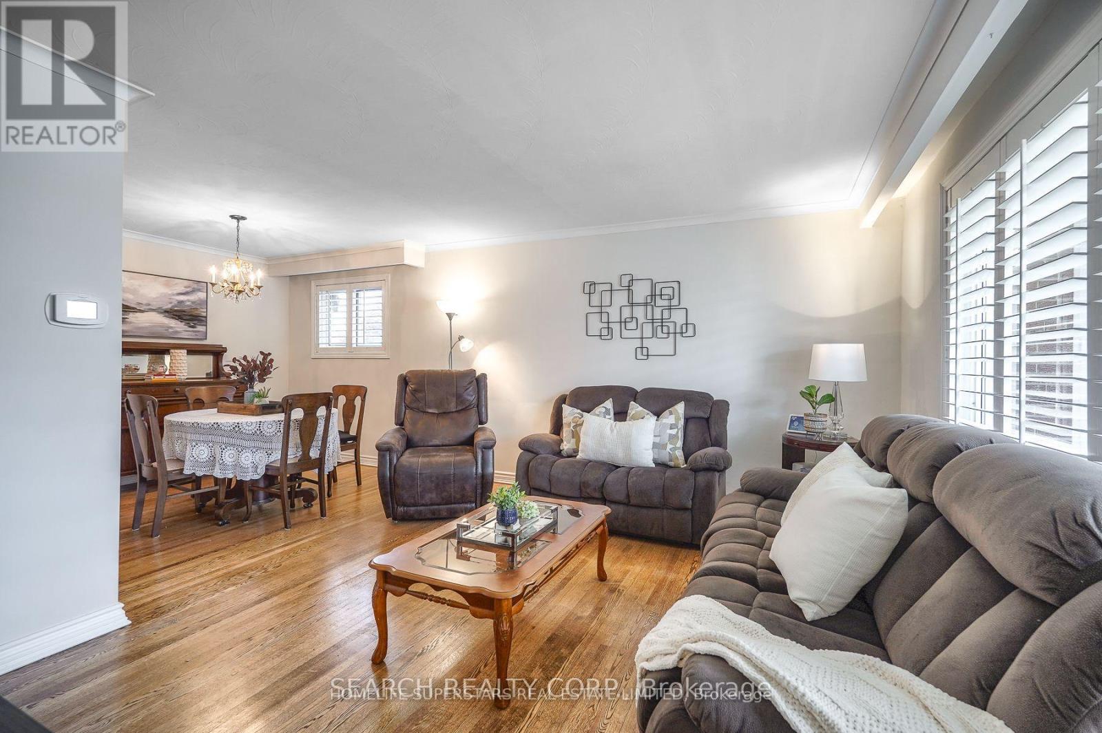 3766 Bayswater Crescent, Mississauga, Ontario L4T 2G5 - Photo 3 - W12607976