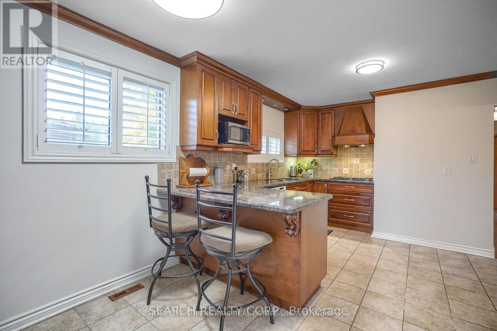 3766 Bayswater Crescent, Mississauga, Ontario L4T 2G5 - Photo 4 - W12607976