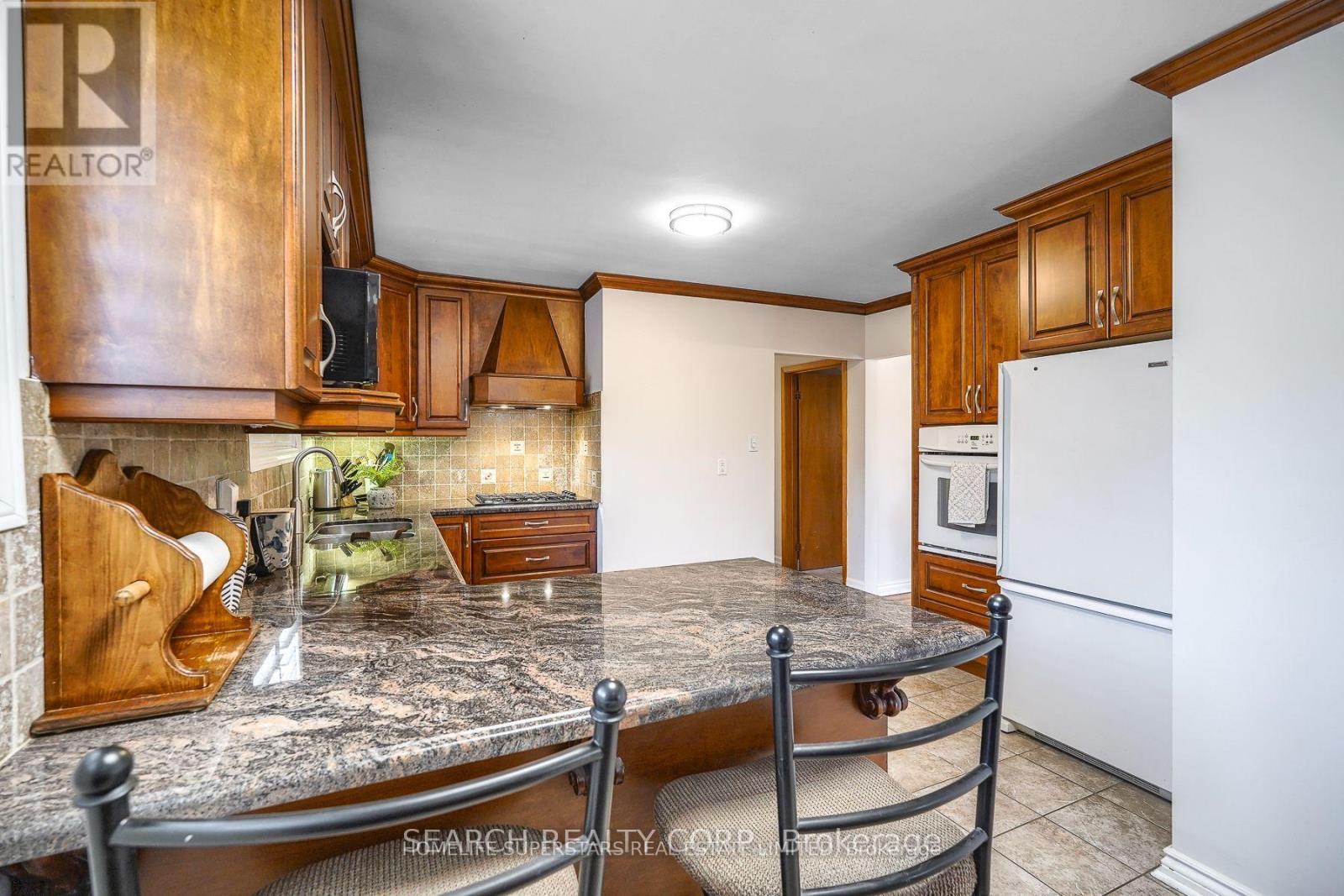 3766 Bayswater Crescent, Mississauga, Ontario L4T 2G5 - Photo 5 - W12607976