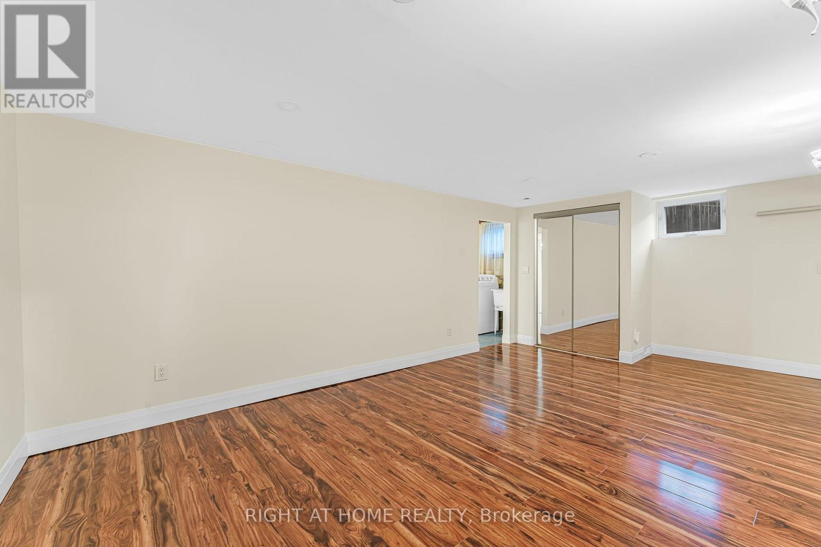 Lower - 6874 Waters Avenue, Niagara Falls, Ontario  L2G 5X3 - Photo 5 - X12458390