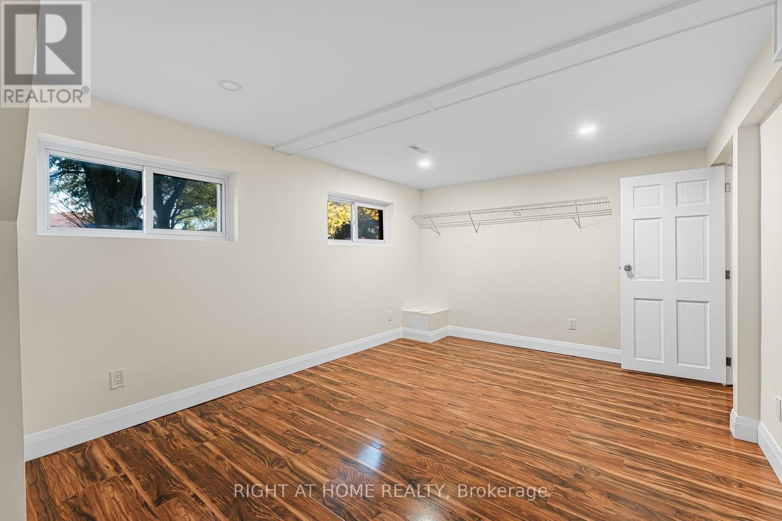 Lower - 6874 Waters Avenue, Niagara Falls, Ontario  L2G 5X3 - Photo 3 - X12458390