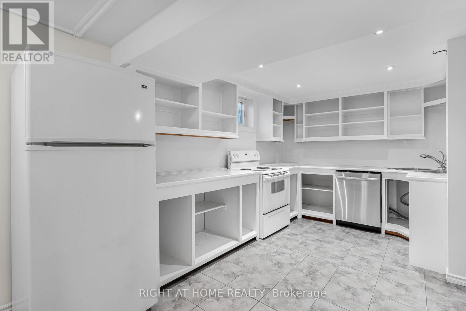 Lower - 6874 Waters Avenue, Niagara Falls, Ontario  L2G 5X3 - Photo 8 - X12458390