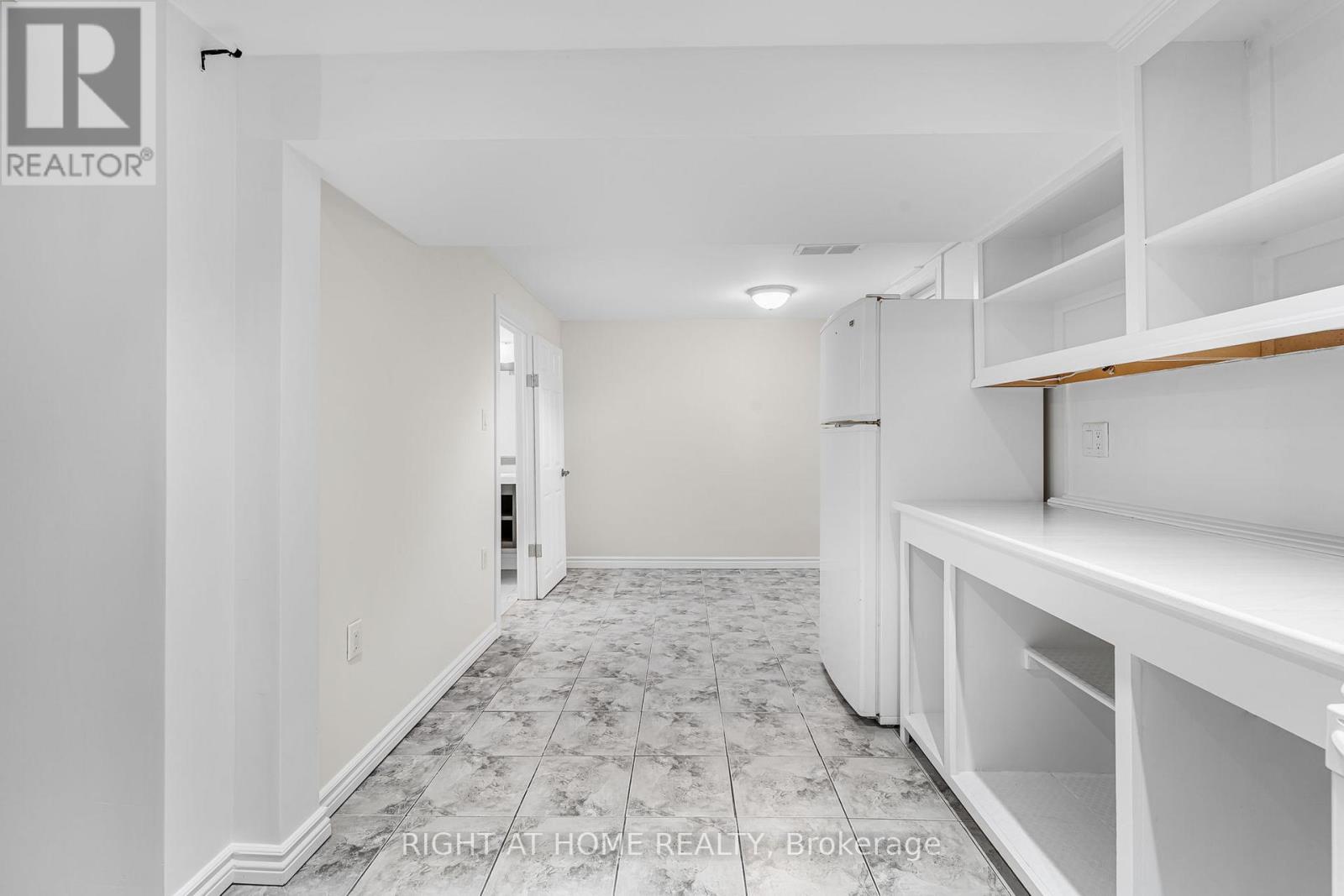 Lower - 6874 Waters Avenue, Niagara Falls, Ontario  L2G 5X3 - Photo 10 - X12458390