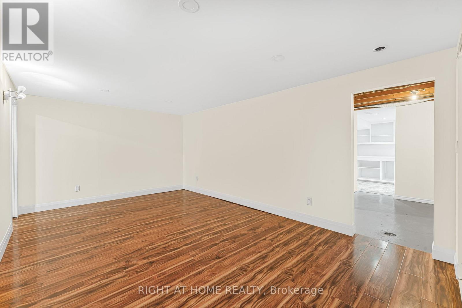 Lower - 6874 Waters Avenue, Niagara Falls, Ontario  L2G 5X3 - Photo 2 - X12458390